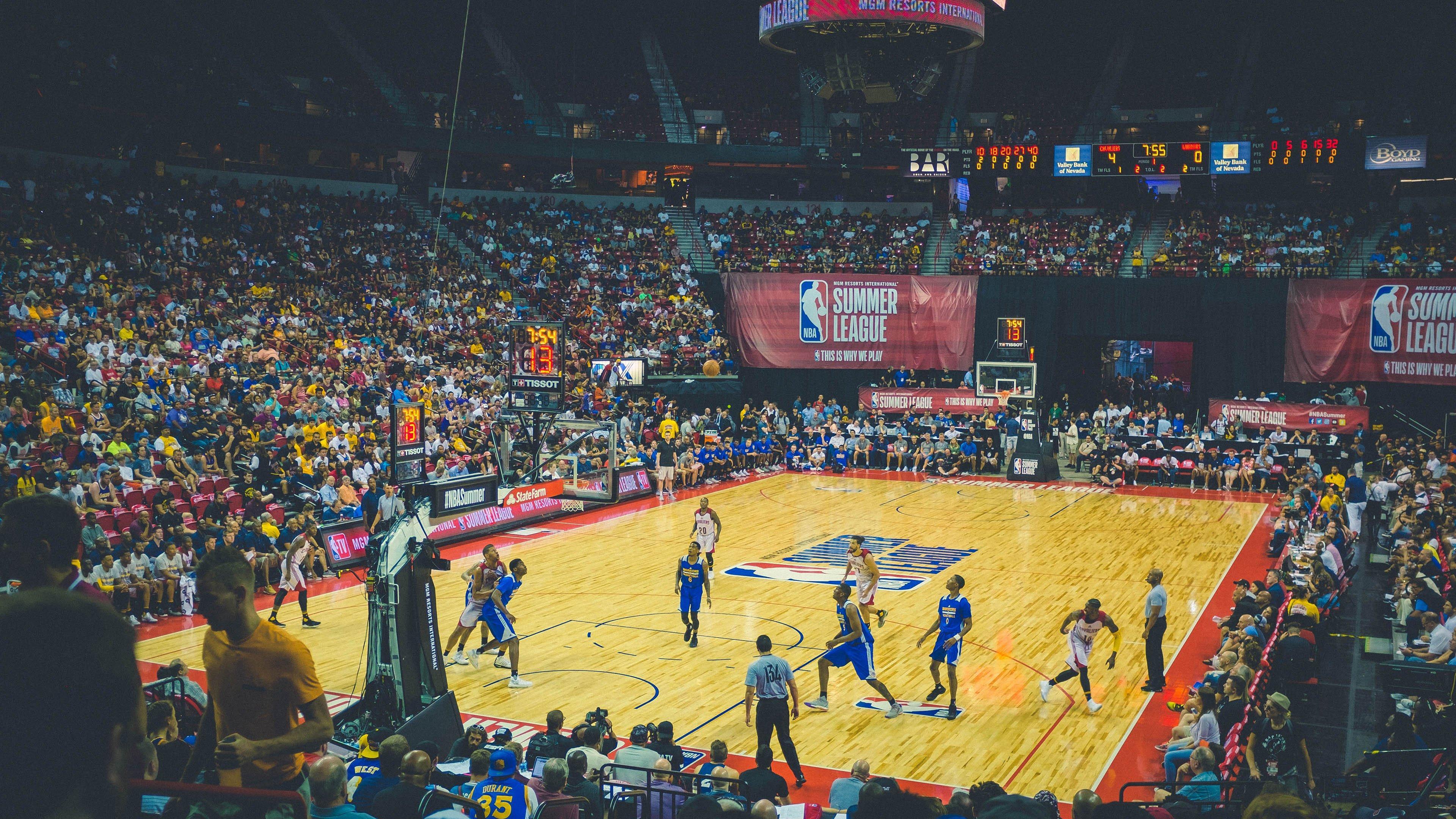 体彩竞猜_解说瓶子独家专访，总决赛席位预测，QGhappy与老牌劲旅或成最大赢家