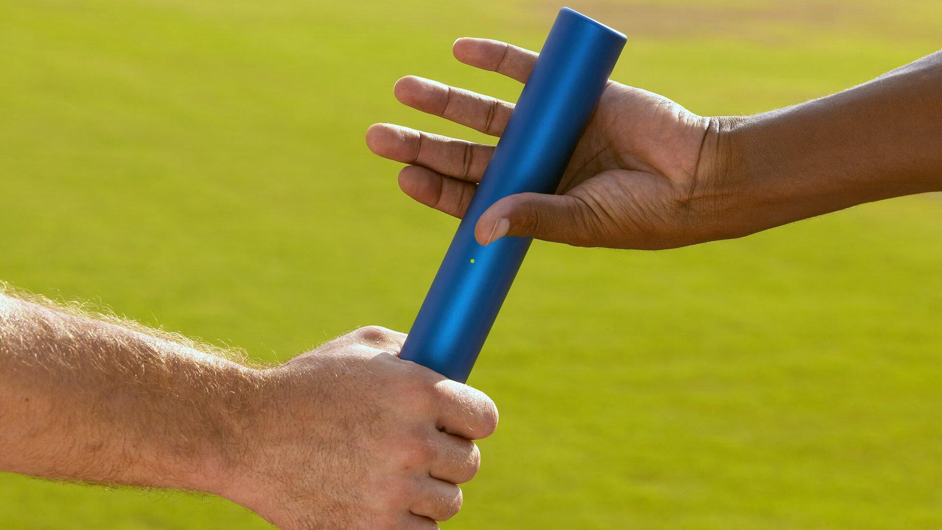 阿龙-威金斯场外温情行动，与球迷共赏海绵宝宝传递篮球情怀