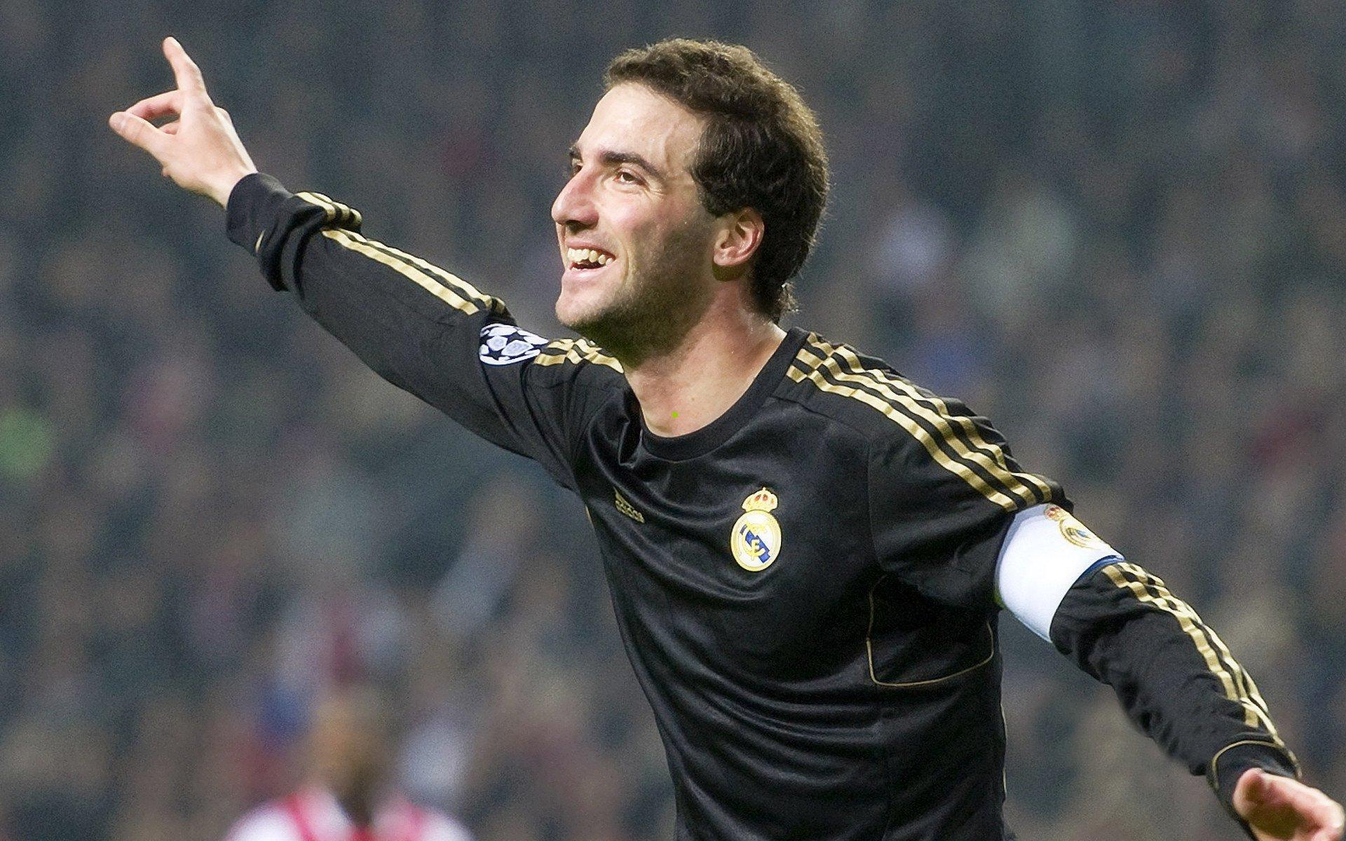 曼联敲定奥罗兹科转会协议，戈麦斯与加拉格尔进入引援视野